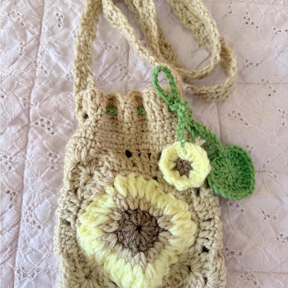 Crochet Sunflower Crossbody Bag - Picture 3 of 7